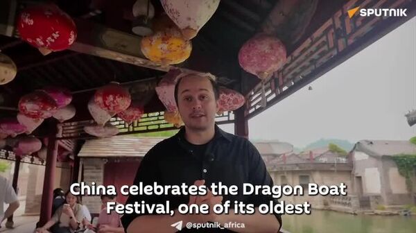 Dragon Boats Race in the Rain as China Celebrates Duanwu Festival - Sputnik Africa