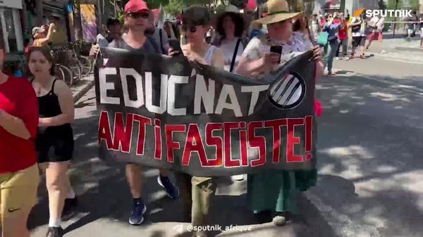 Stop à la transmission de la haine: une manifestation antiraciste se tient à Paris - Sputnik Afrique