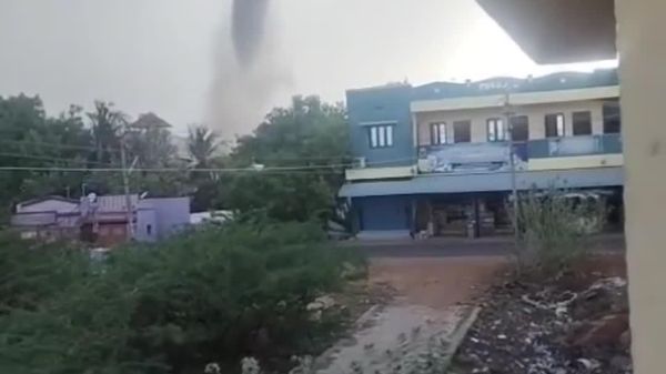 Rare Tornado Disrupted Ordinary Saturday in South India - Sputnik Africa