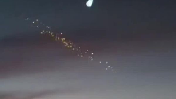 Un spectacle lumineux époustouflant, réalisé par des drones, illumine le ciel de Dunhuang, dans la province du Gansu, dans le nord-ouest de la Chine - Sputnik Afrique