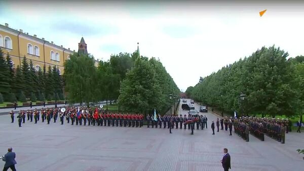 Putin Lays Wreath at Moscow's Tomb of the Unknown Soldier for Day of Remembrance and Sorrow - Sputnik Africa