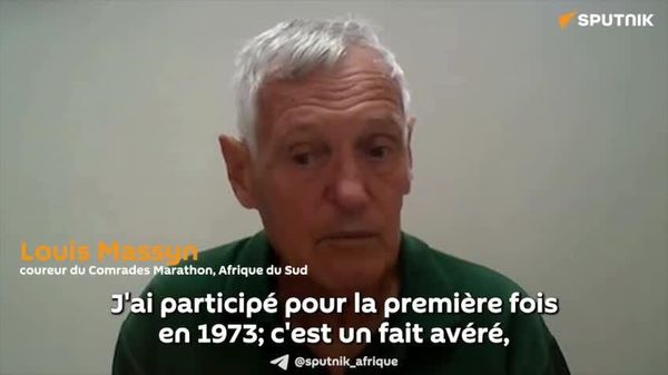 Il faut se préparer mentalement pour aller jusqu'au bout du Comrades, selon l'un des rares Maxi Medallists de la course - Sputnik Afrique