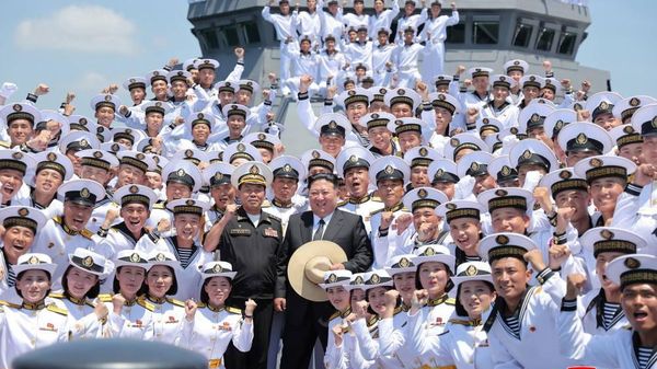 Kim Jong-un salue sa marine nucléaire dotée d'armes nucléaires et l’entrée en service d’un nouveau destroyer - Sputnik Afrique