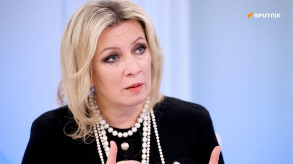 Double jeu : l'UE veut négocier avec la Russie, mais soutient le terrorisme de Kiev, rappelle Maria Zakharova - Sputnik Afrique