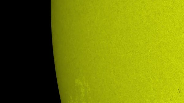 Magnifiques : les taches découvertes sur la face cachée du Soleil sont finalement apparues, rapportent des scientifiques russes - Sputnik Afrique