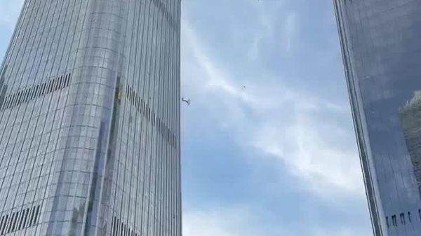 Light Aircraft Strikes Beijing's Tallest Skyscraper - Sputnik Africa