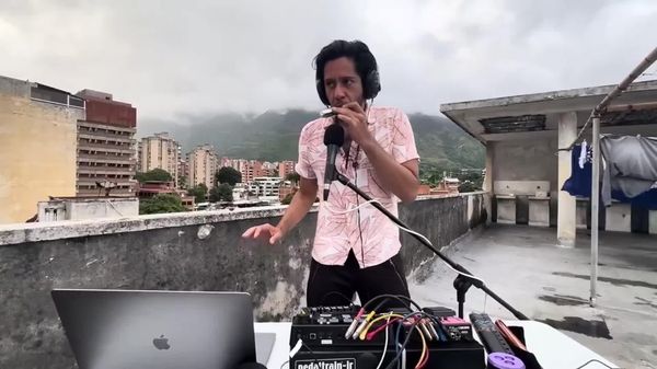 DJ Caught by Surprise as Venezuela Experiences Its Strongest Earthquake in 126 Years - Sputnik Africa