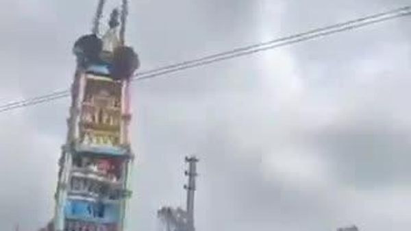 En Inde, une procession religieuse endeuillée après un accident avec un char de temple - Sputnik Afrique