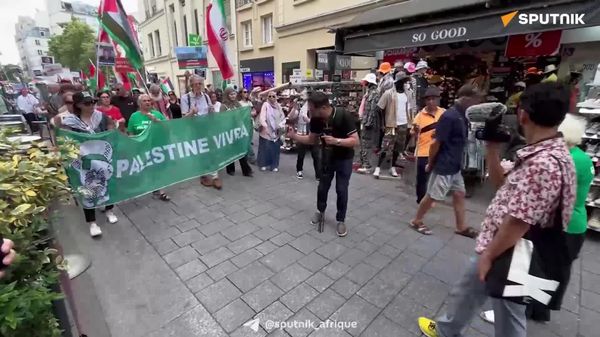 Stop à l'impunité pour les génocidaires et leurs relais: une marche de soutien à la Palestine se tient à Paris - Sputnik Afrique