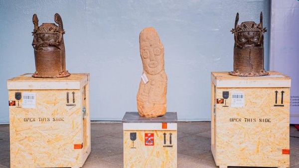 La Suisse remet au Nigeria un premier lot de bronzes de l’ancien royaume du Bénin - Sputnik Afrique