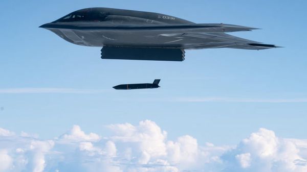 Les États-Unis lancent pour la première fois un missile anti-navire depuis un bombardier B-2 - Sputnik Afrique