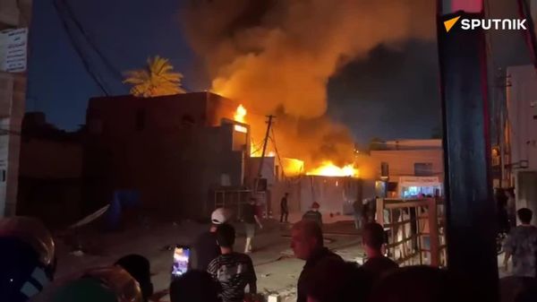 ▶ Un incendie ravage un groupe électrogène à Bagdad, rapporte un correspondant de Sputnik - Sputnik Afrique