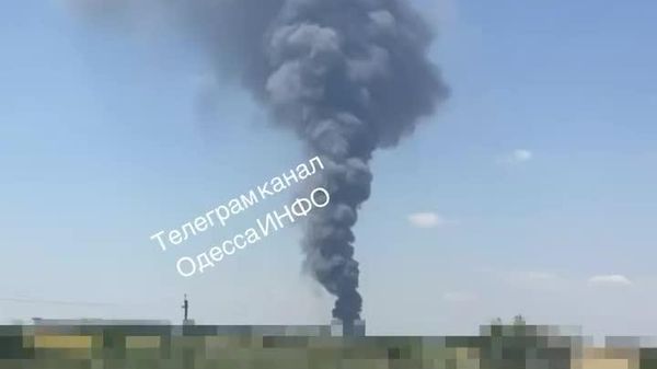 Un très violent incendie s'est déclaré après l'arrivée d'un missile Iskander dans la région d'Odessa - Sputnik Afrique