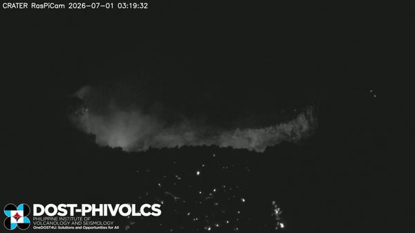 Éruption du volcan Mayon: un timelapse spectaculaire filmé entre 3 heures et 8 heures du matin - Sputnik Afrique