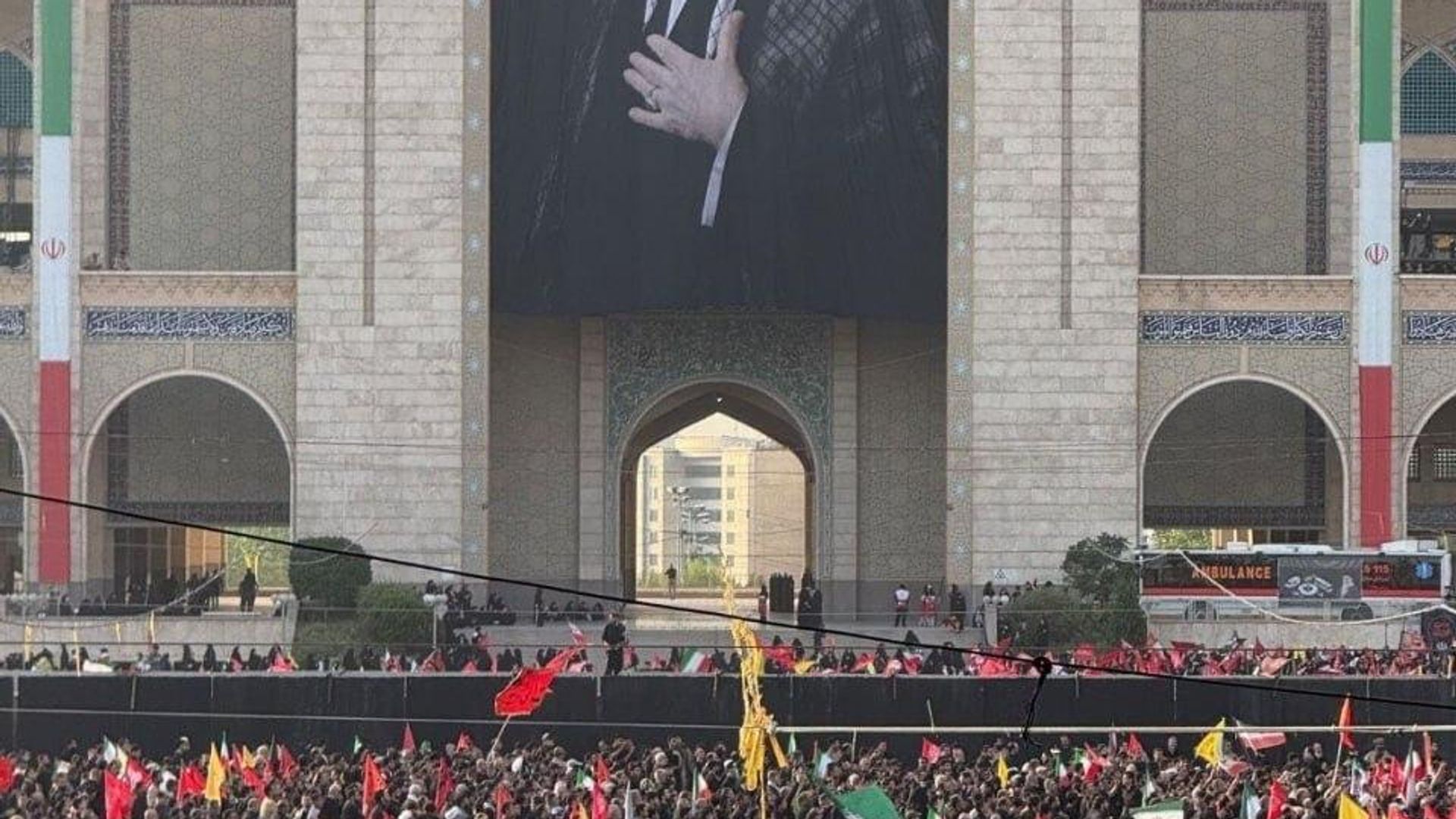 Des milliers d’Iraniens participent à la cérémonie d’adieu à l’ayatollah Khamenei Des milliers d’Iraniens participent à la cérémonie d’adieu à l’ayatollah Khamenei - Sputnik Afrique, 1920, 04.07.2026