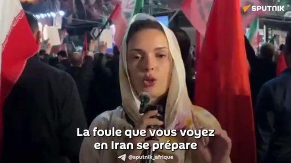 Une correspondante de Sputnik à Téhéran couvre les funérailles de l'ayatollah Ali Khamenei sur la place de la Révolution - Sputnik Afrique