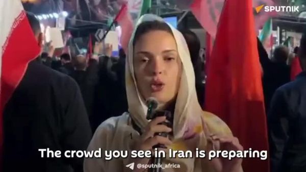 Sputnik Correspondent in Tehran Covering Funeral of Ayatollah Ali Khamenei in Revolution Square - Sputnik Africa
