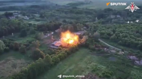 ▶ L'armée russe a largué huit bombes aériennes sur des cibles militaires ukrainiennes - Sputnik Afrique