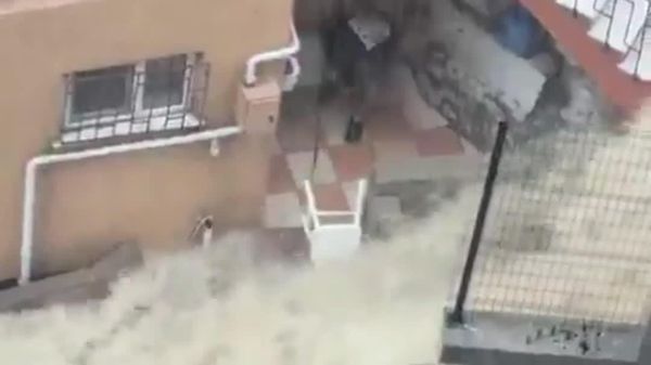 Heavy Rain Floods Istanbul, Collapses Drainage Systems & Wreaks Havoc on Roads - Sputnik Africa