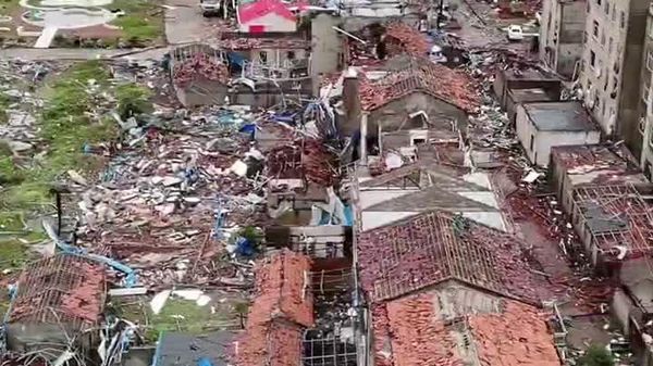 Conséquences d'une tornade dans une ville chinoise - Sputnik Afrique