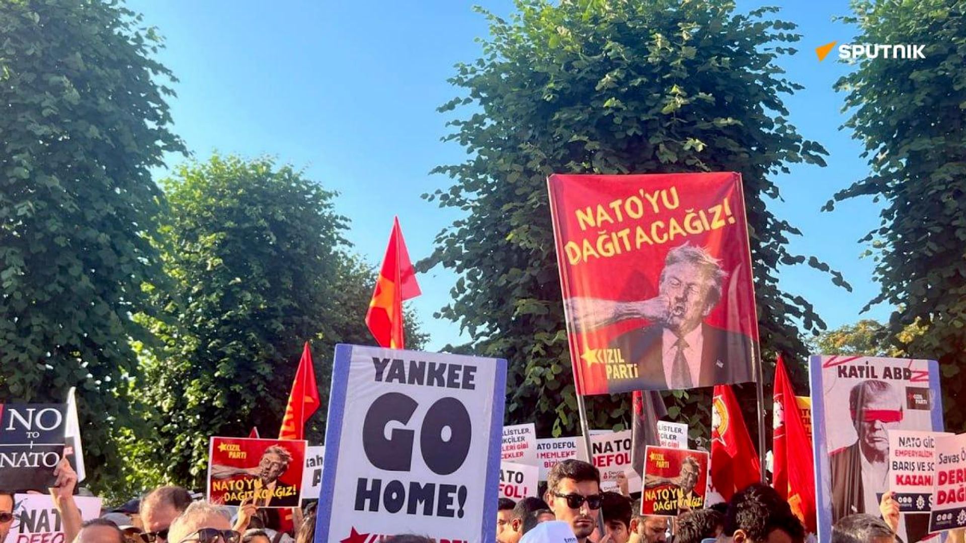 ▶ Otan, assassin: des habitants d'Istanbul manifestent contre l'Alliance qui se réunit pour un sommet à Ankara - Sputnik Afrique, 1920, 07.07.2026
