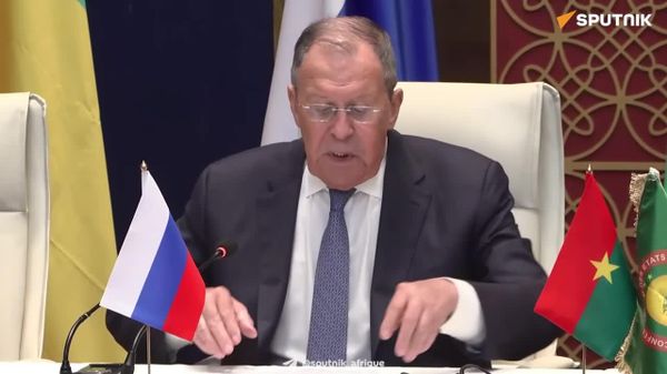 🟠 VIDÉO INTÉGRALE Conférence de presse des ministres russe et burkinabè des Affaires étrangères à l'issue de la conférence AES-Russie à Niamey - Sputnik Afrique