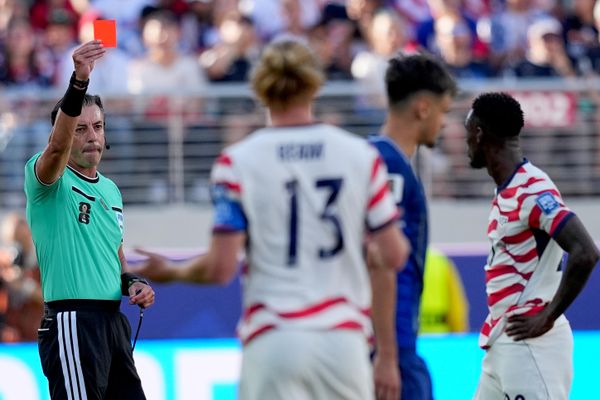 Referee Raphael Claus of Brazil shows a red card to United States' Folarin Balogun, right, during the World Cup round of 32 soccer match between the United States and Bosnia in Santa Clara, Calif., near San Francisco, Wednesday, July 1, 2026 - Sputnik Africa