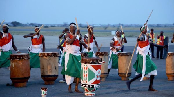 Au son des tambours, Sergueï Lavrov achève sa visite au Burundi et sa tournée en Afrique - Sputnik Afrique
