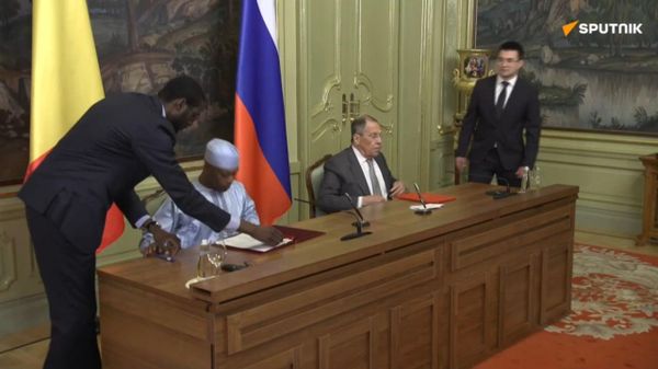 Les chefs des diplomaties russe et tchadienne, Abdoulaye Sabre Fadoul et Sergueï Lavrov, à la conférence de presse tenue après leurs négociations à Moscou, le 14 juillet 2026. 
 - Sputnik Afrique