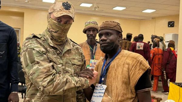 Les FAMa et l'Africa Corps russe célèbrent la reprise d'Anéfis, dans le nord du Mali - Sputnik Afrique