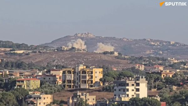 L'armée israélienne a procédé à deux puissantes explosions à Kafr Tabnit, au Liban-Sud - Sputnik Afrique