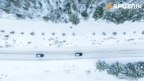 Route en sable transformé par des bactéries: la surprenante technique russe qui défie le froid extrême - Sputnik Afrique