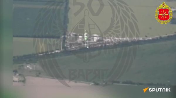 Des drones russes Geran-4 Seeker bombardent un centre de traitement d'hydrocarbures ukrainien - Sputnik Afrique