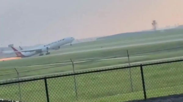 Un avion cargo a frotté la piste avec sa queue aux États-Unis - Sputnik Afrique