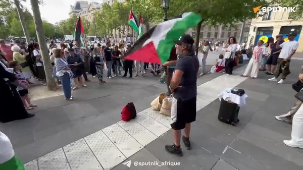 À Paris, un meeting de soutien au convoi partant pour la Palestine - Sputnik Afrique