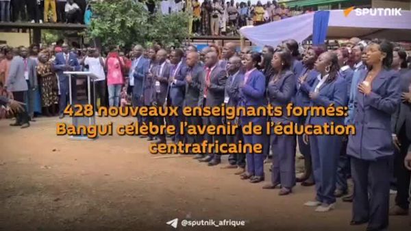Investir dans le capital humain: Bangui célèbre 428 nouveaux enseignants du primaire - Sputnik Afrique