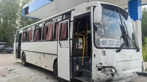 ‼ L'armée de Kiev a attaqué un bus sur le territoire russe, blessant 19 personnes, selon le gouverneur - Sputnik Afrique