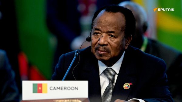 Au Cameroun, l'absence de Paul Biya depuis 52 jours fait débat - Sputnik Afrique