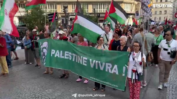 Des Parisiens à nouveau dans la rue pour manifester leur soutien aux Palestiniens - Sputnik Afrique