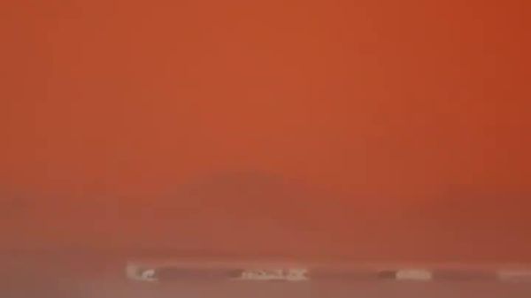 Ce ciel rouge inquiétant au-dessus de l'Algérie donne l'impression d'être sur une autre planète - Sputnik Afrique