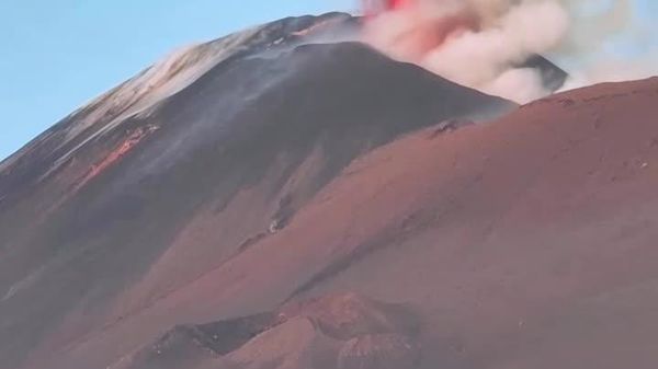 Mount Etna Wakes Up: Powerful Eruption Sparks Red Alert & Ashfall Across Italy's Sicily - Sputnik Africa
