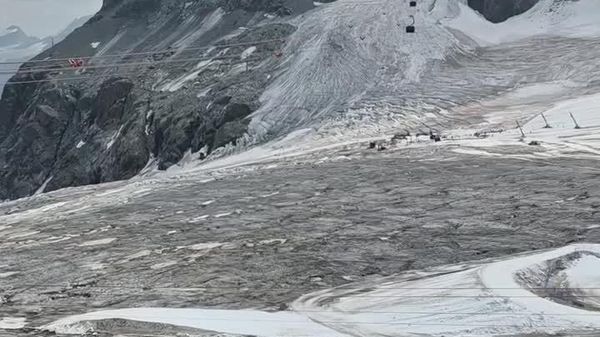 Olympic Skier Shows Glacier Melting in the Alps - Sputnik Africa
