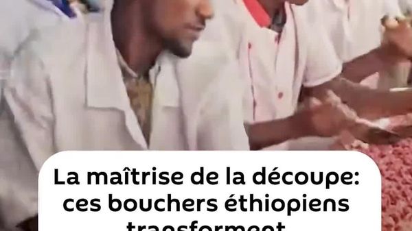 Des bouchers éthiopiens ne se contentent pas de couper la viande, ils en font un art - Sputnik Afrique
