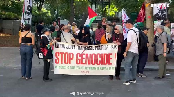 Des Parisiens dans la rue pour manifester leur soutien au peuple héroïque de Gaza - Sputnik Afrique