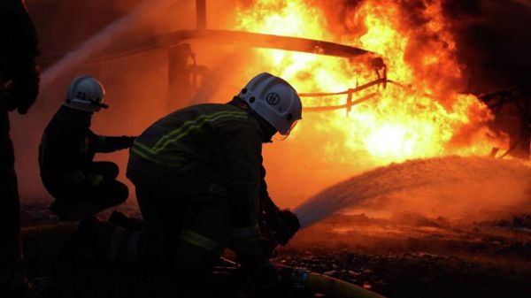 Russia strikes Ukrainian military plant and fuel depot overnight - Sputnik Africa