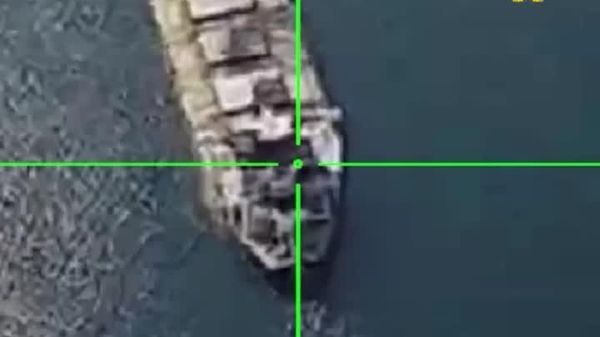 ▶ Le drone russe Gueran-4 Seeker a percuté un cargo transportant des armes et du matériel militaire destinés aux forces armées ukrainiennes - Sputnik Afrique