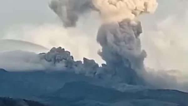 Ash Two km High: Powerful Eruption at Colombia's Puracé Volcano - Sputnik Africa