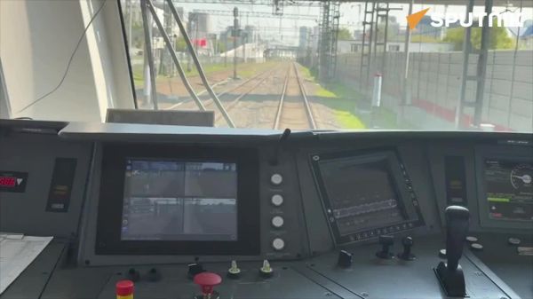 La Russie teste un train 100% autonome Lastochka sur les voies ferroviaires urbaines - Sputnik Afrique