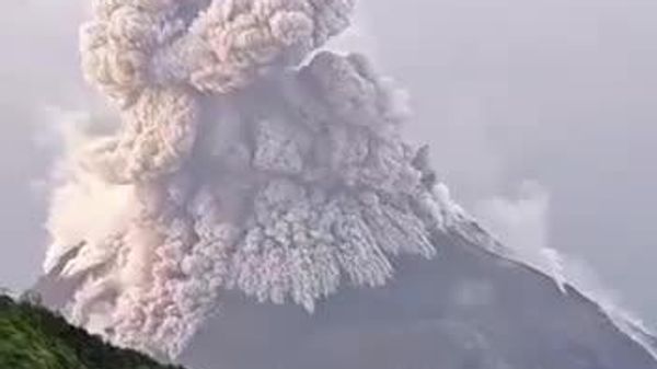 New Footage of Fuego Volcano Eruption in Guatemala Goes Viral - Sputnik Africa