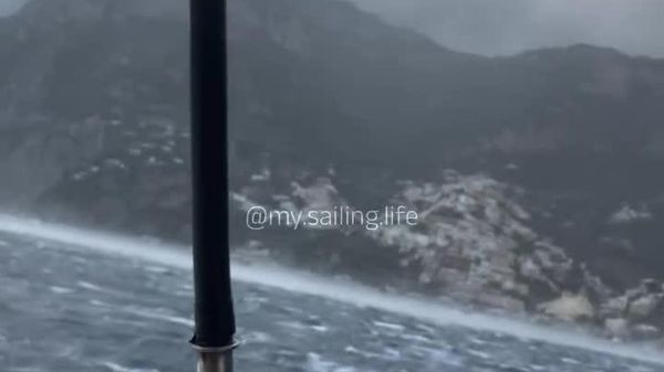 Au cœur de l'ouragan en FPS: un marin a filmé sa lutte contre une tempête déchaînée - Sputnik Afrique